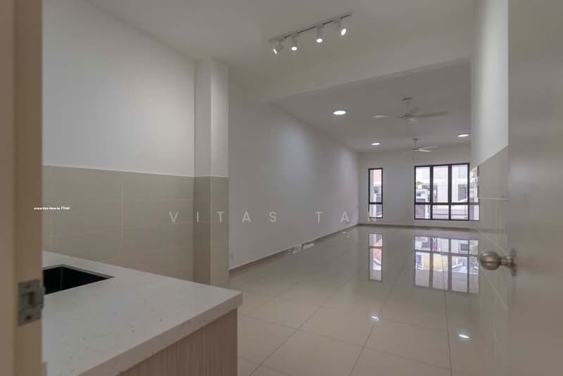 Rumah Teres 2 Tingkat untuk Disewa di Setia Utama (Setia Alam) - Vitas Tan - Living Room - PropertyGuru.com.my