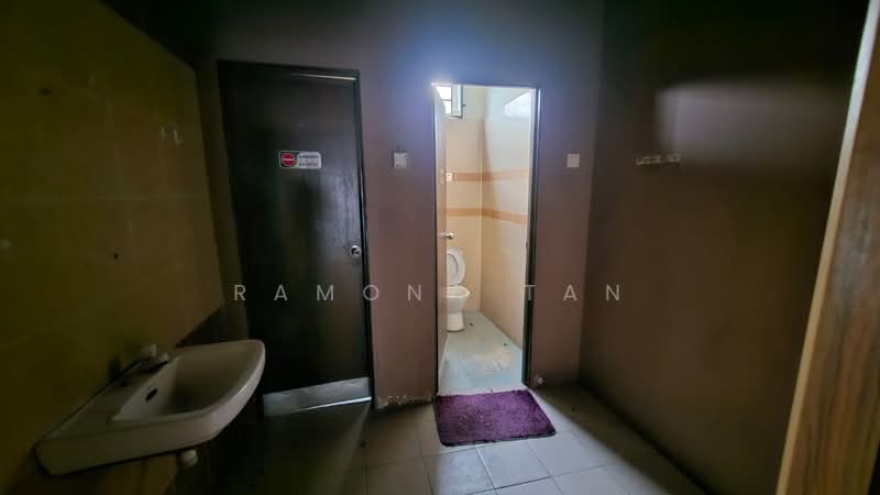 Kedai untuk Dijual di Taman Merdeka Permai (Batu Berendam) - Ramona Tan - Bathroom - PropertyGuru.com.my