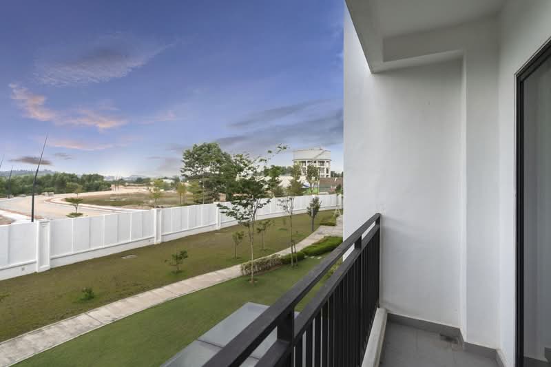 Townhouse for Sale in Setia Alam (Selangor) - Vitas Tan - Balcony - PropertyGuru.com.my