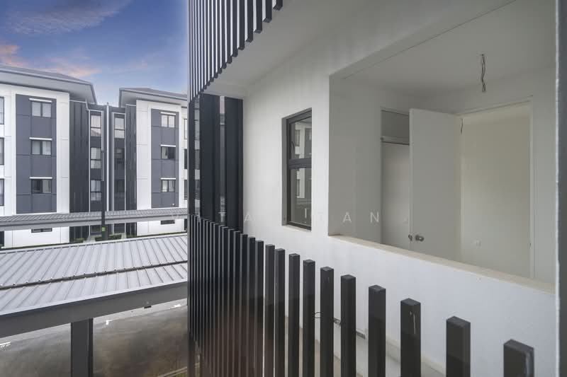 Townhouse for Sale in Setia Alam (Selangor) - Vitas Tan - Balcony - PropertyGuru.com.my