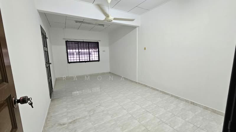 2-storey Terraced House for Sale in Taman Cheng Baru (Cheng) - Ramona Tan - Interior - PropertyGuru.com.my
