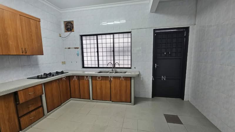 2-storey Terraced House for Sale in Taman Cheng Baru (Cheng) - Ramona Tan - Kitchen - PropertyGuru.com.my