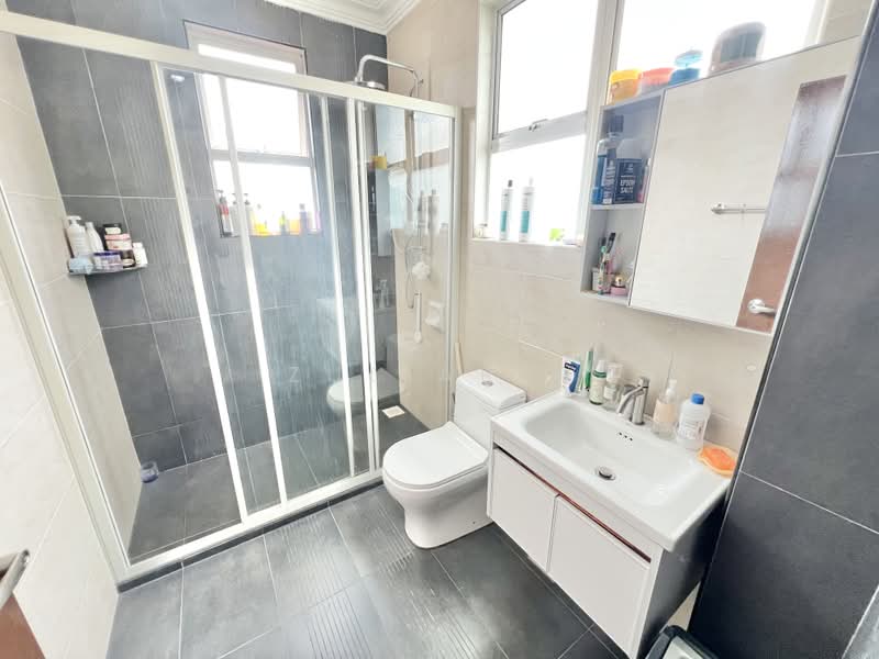 Rumah Banglo untuk Dijual di Bandar Putra Permai (Seri Kembangan) - Zul Arif - Bathroom - PropertyGuru.com.my