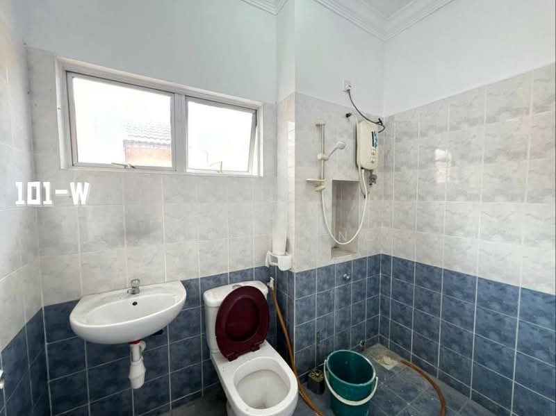 Rumah Berkembar untuk Dijual di Taman Aman Perdana (Kapar) - Wilson Ng - Bathroom - PropertyGuru.com.my