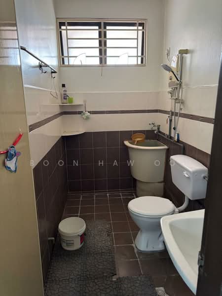 Rumah Teres 2.5 Tingkat untuk Disewa di Taman Tanjung Indah (Butterworth) - Boon Haw Ooi - Bathroom - PropertyGuru.com.my
