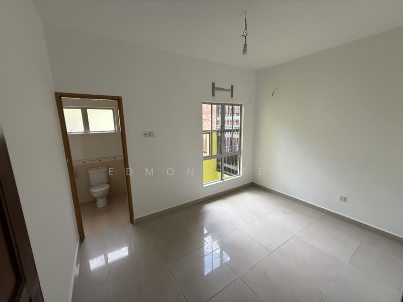 Rumah Berkembar untuk Dijual di Taman Minang Ria (Cheras) - Edmond Teh - Bathroom - PropertyGuru.com.my