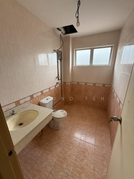 Rumah Berkembar untuk Dijual di Taman Minang Ria (Cheras) - Edmond Teh - Bathroom - PropertyGuru.com.my
