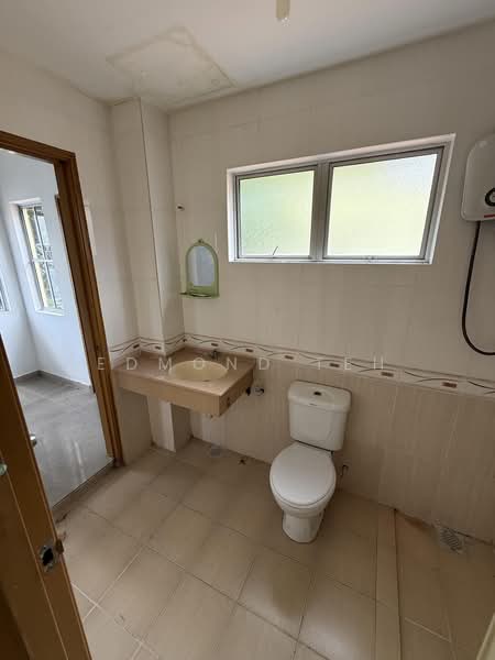 Rumah Berkembar untuk Dijual di Taman Minang Ria (Cheras) - Edmond Teh - Bathroom - PropertyGuru.com.my