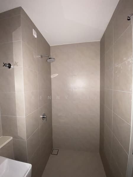 Servis Apartment untuk Disewa di Melawati : Park One - Kenny Lee - Bathroom - PropertyGuru.com.my