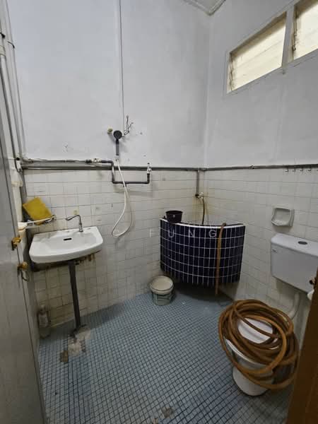 Rumah Teres 1 Tingkat untuk Disewa di Taman Ungku Tun Aminah (Skudai) - YC Fung - Bathroom - PropertyGuru.com.my