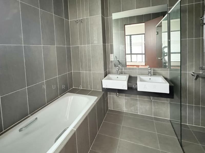 Bungalow House untuk Dijual di Subang Bestari (Shah Alam) - Nur Alia Omar - Bathroom - PropertyGuru.com.my