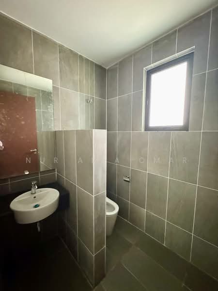 Bungalow House untuk Dijual di Subang Bestari (Shah Alam) - Nur Alia Omar - Bathroom - PropertyGuru.com.my