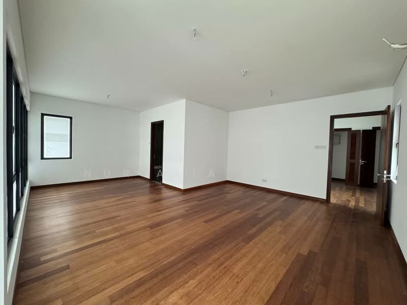 Bungalow House untuk Dijual di Subang Bestari (Shah Alam) - Nur Alia Omar - Living Room - PropertyGuru.com.my
