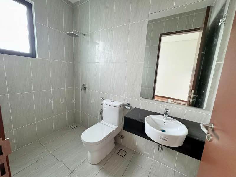 Bungalow House untuk Dijual di Subang Bestari (Shah Alam) - Nur Alia Omar - Bathroom - PropertyGuru.com.my