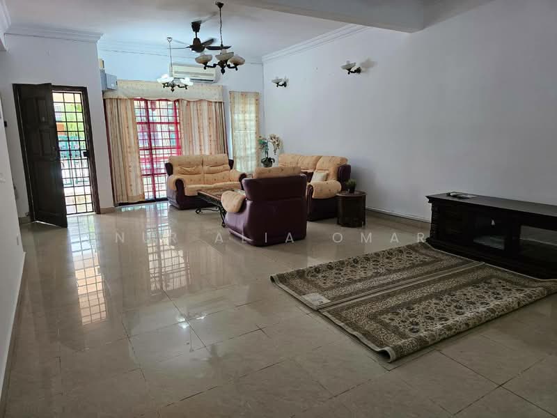 Rumah Teres 2-Tingkat untuk Dijual di Bukit Jelutong (Shah Alam) - Nur Alia Omar - Living Room - PropertyGuru.com.my