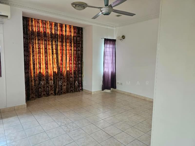 Rumah Teres 2-Tingkat untuk Dijual di Bukit Jelutong (Shah Alam) - Nur Alia Omar - Living Room - PropertyGuru.com.my