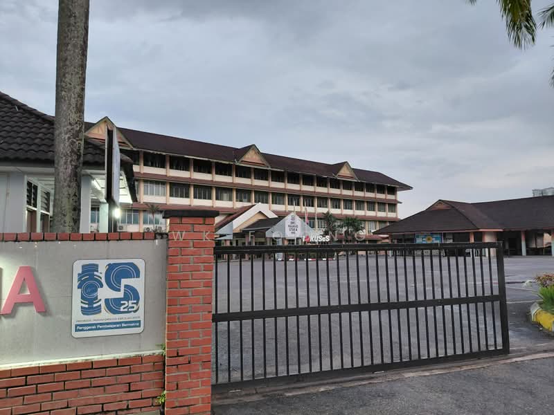1-storey Terraced House for Sale in Taman Kajang Utama (Kajang) - WK Foong - Exterior - PropertyGuru.com.my