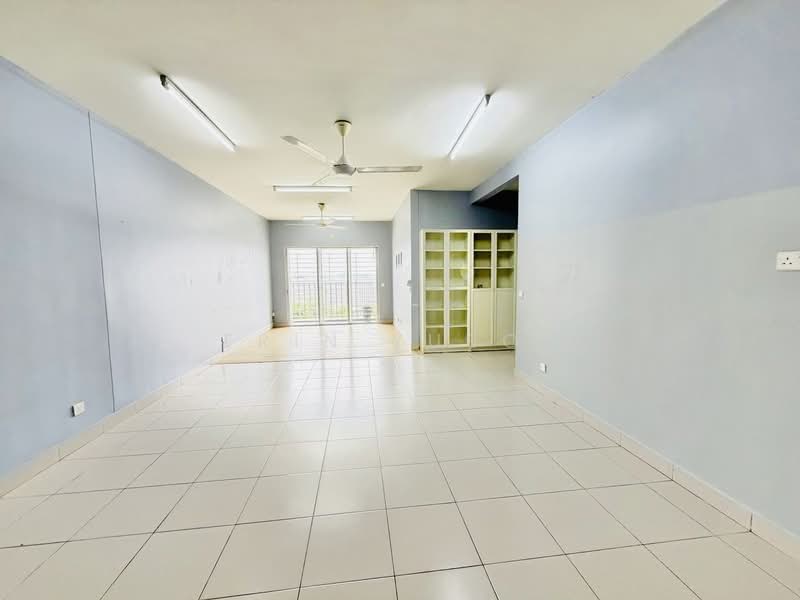 Pangsapuri untuk Disewa di D'Cerrum Apartment - Erin Yusof - Living Room - PropertyGuru.com.my