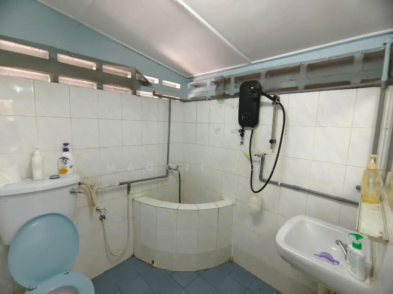 Bungalow for Sale in Petaling Jaya (Selangor) - Maggie Joe - Bathroom - PropertyGuru.com.my