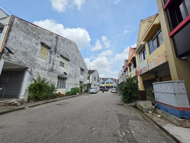 Shop / Office for Rent in Taman Puteri Wangsa (Ulu Tiram) - Terence Tan - Exterior - PropertyGuru.com.my