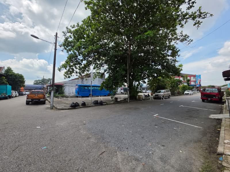 Shop / Office for Rent in Taman Puteri Wangsa (Ulu Tiram) - Terence Tan - Exterior - PropertyGuru.com.my
