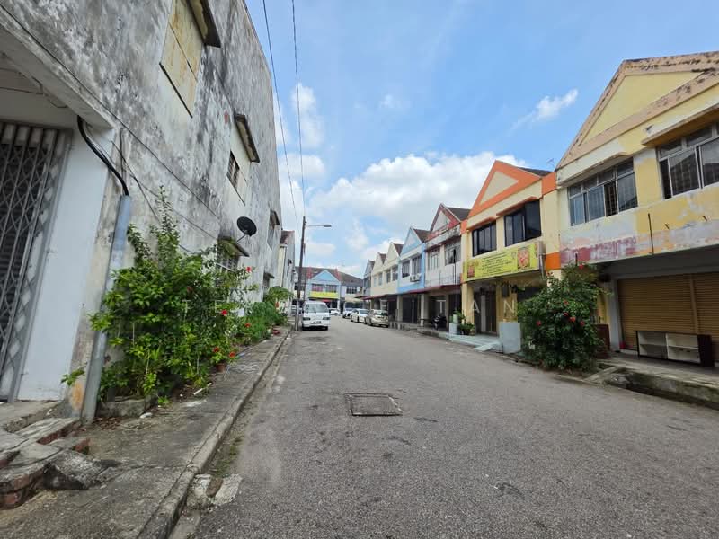 Shop / Office for Rent in Taman Puteri Wangsa (Ulu Tiram) - Terence Tan - Exterior - PropertyGuru.com.my