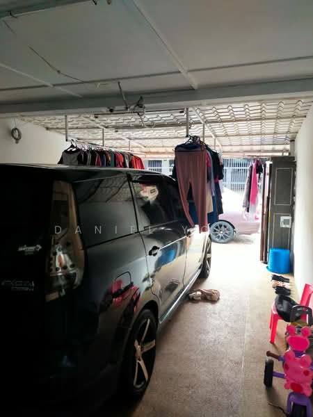 Rumah Teres 2 Tingkat untuk Dijual di Permas Jaya (Johor) - Daniel Yong - Car Park - PropertyGuru.com.my