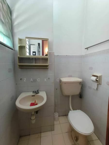 1.5-storey Terraced House for Sale in Bandar Seri Alam (Masai) - Zack Chow - Bathroom - PropertyGuru.com.my