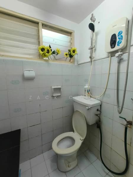 1.5-storey Terraced House for Sale in Bandar Seri Alam (Masai) - Zack Chow - Bathroom - PropertyGuru.com.my