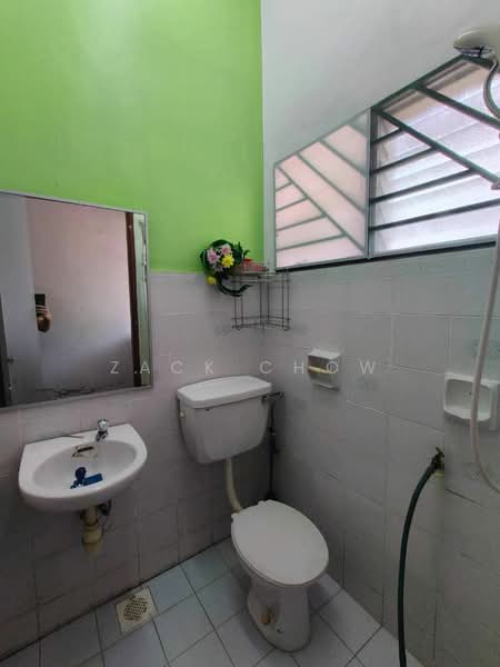 1.5-storey Terraced House for Sale in Bandar Seri Alam (Masai) - Zack Chow - Bathroom - PropertyGuru.com.my