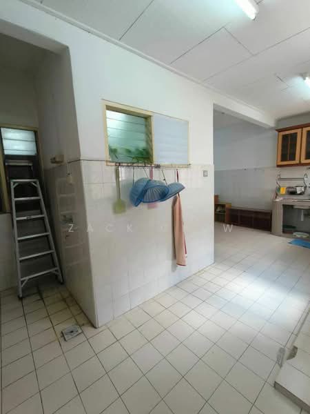 1.5-storey Terraced House for Sale in Bandar Seri Alam (Masai) - Zack Chow - Kitchen - PropertyGuru.com.my