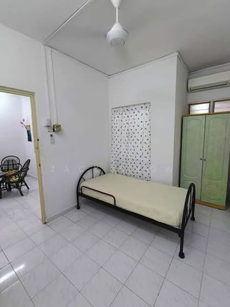 1.5-storey Terraced House for Sale in Bandar Seri Alam (Masai) - Zack Chow - Bedroom - PropertyGuru.com.my