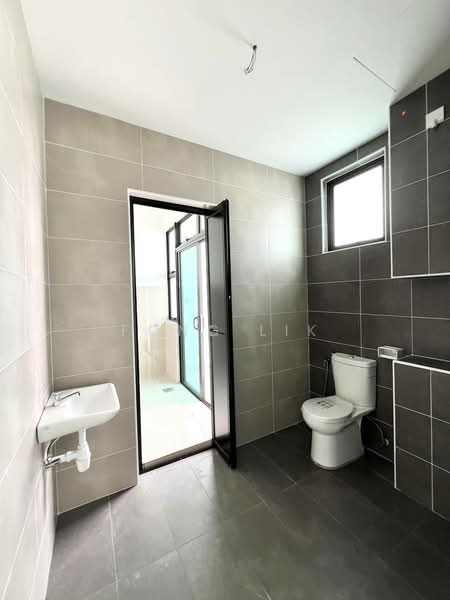 2-storey Terraced House for Sale in Bandar Dato Onn (Tebrau) - Fong Lik - Bathroom - PropertyGuru.com.my