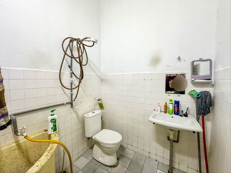 1-storey Terraced House for Sale in Taman Semarak (Nilai) - Ahmad Ikhwan Arif - Bathroom - PropertyGuru.com.my