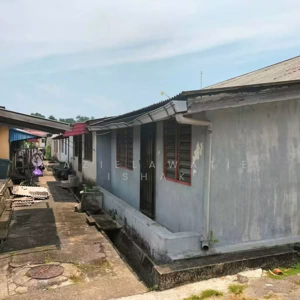 1-storey Terraced House for Sale in Balok (Pahang) - Fazielawatie Ishak - Exterior - PropertyGuru.com.my