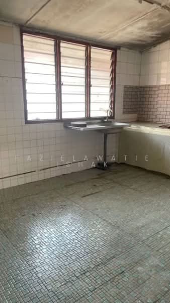 1-storey Terraced House for Sale in Balok (Pahang) - Fazielawatie Ishak - Kitchen - PropertyGuru.com.my