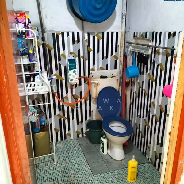 1-storey Terraced House for Sale in Balok (Pahang) - Fazielawatie Ishak - Bathroom - PropertyGuru.com.my
