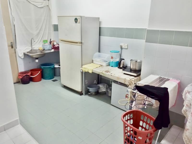 Apartment for Sale at Tanjong Puteri Apartment - Sausa Lee - Kitchen - PropertyGuru.com.my