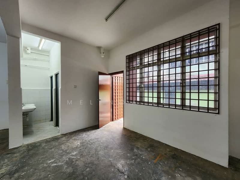 Shop for Rent in Taman Tanjung Puteri Resort (Pasir Gudang) - Melinda Ee - Interior - PropertyGuru.com.my