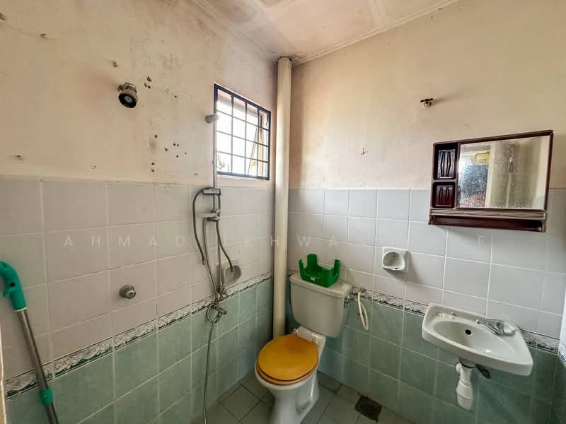 Bungalow for Sale in Nilai (Negeri Sembilan) - Ahmad Ikhwan Arif - Bathroom - PropertyGuru.com.my
