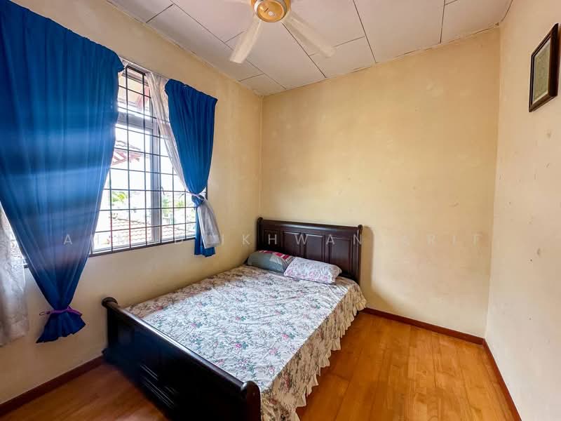 Bungalow for Sale in Nilai (Negeri Sembilan) - Ahmad Ikhwan Arif - Bedroom - PropertyGuru.com.my