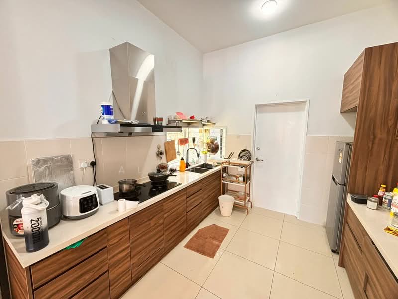 Semi-Detached House for Sale in Rawang (Selangor) - Alice Low - Kitchen - PropertyGuru.com.my