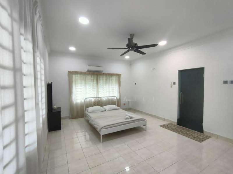 Rumah Banglo untuk Dijual di Seksyen 9 (Shah Alam) - Nor Laili - Bedroom - PropertyGuru.com.my
