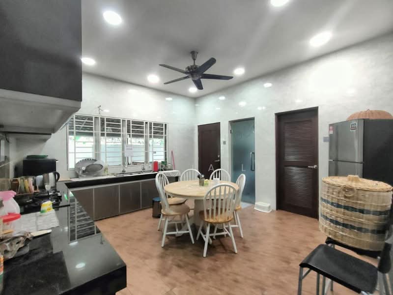Rumah Banglo untuk Dijual di Seksyen 9 (Shah Alam) - Nor Laili - Kitchen - PropertyGuru.com.my