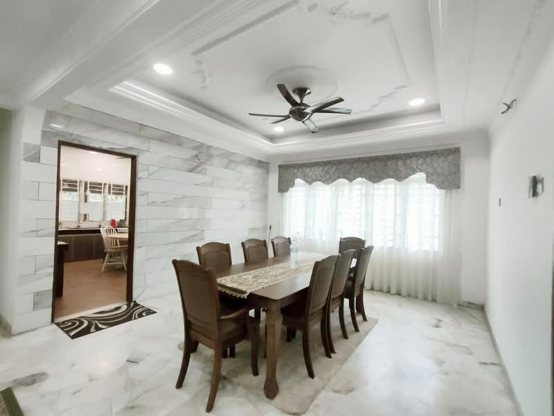 Rumah Banglo untuk Dijual di Seksyen 9 (Shah Alam) - Nor Laili - Dining Room - PropertyGuru.com.my