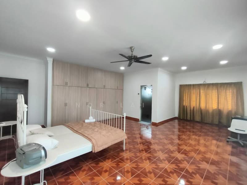 Rumah Banglo untuk Dijual di Seksyen 9 (Shah Alam) - Nor Laili - Bedroom - PropertyGuru.com.my