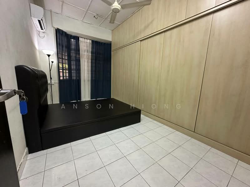 Rumah Teres 1 Tingkat untuk Dijual di Taman Rinting (Masai) - Anson Hiong - Bedroom - PropertyGuru.com.my
