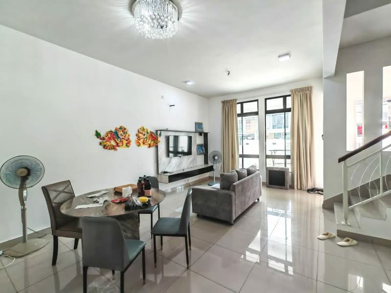Rumah Teres 2 Tingkat untuk Disewa di Taman Seri Austin (Tebrau) - Daniel Yong - Living Room - PropertyGuru.com.my