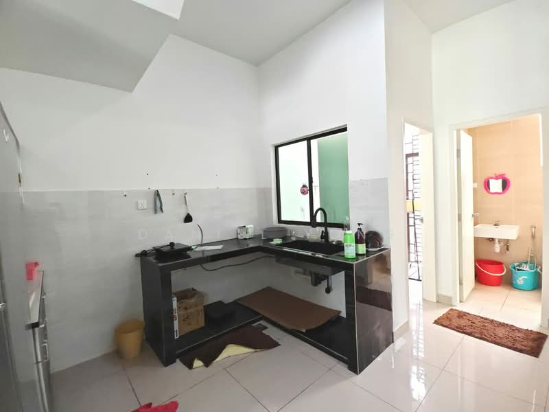 Rumah Teres 2 Tingkat untuk Disewa di Taman Seri Austin (Tebrau) - Daniel Yong - Kitchen - PropertyGuru.com.my