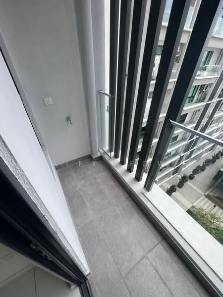 Servis Apartment untuk Disewa di The Glenz @ Glenmarie - Alex Teow - Balcony - PropertyGuru.com.my